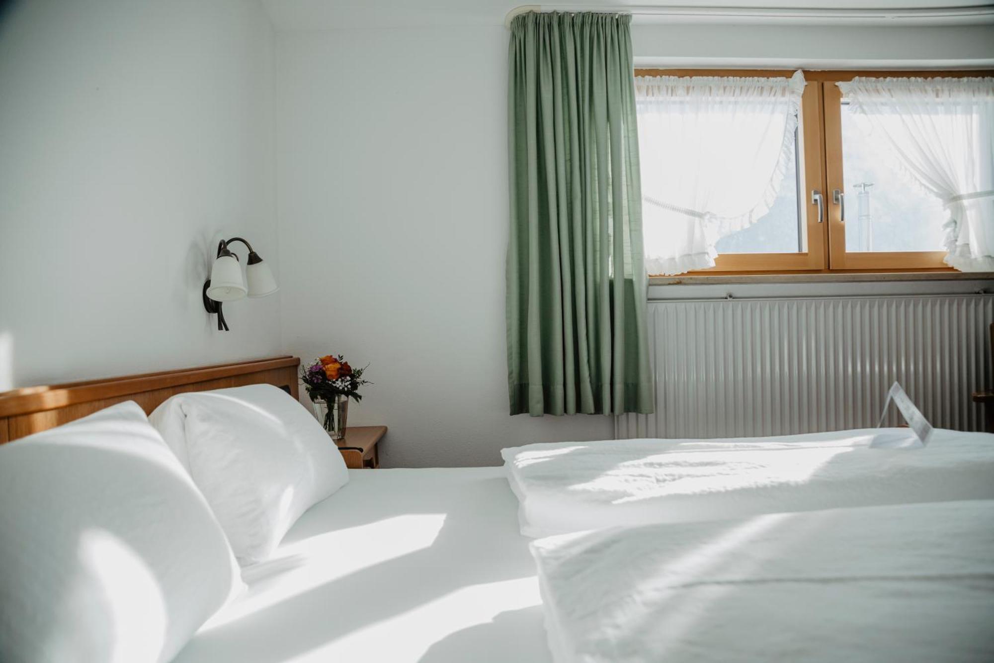 Wessner Hof Landhotel & Restaurant Marquartstein Chambre photo
